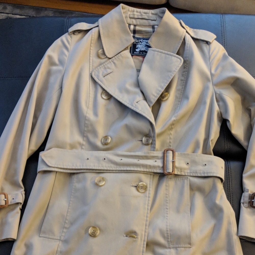 Burberry trench coat medium